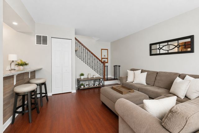 8314 Portsmouth Drive 30, Darien, IL 60561