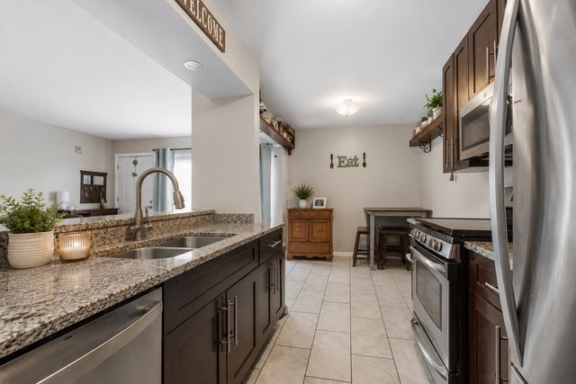 8314 Portsmouth Drive 30, Darien, IL 60561