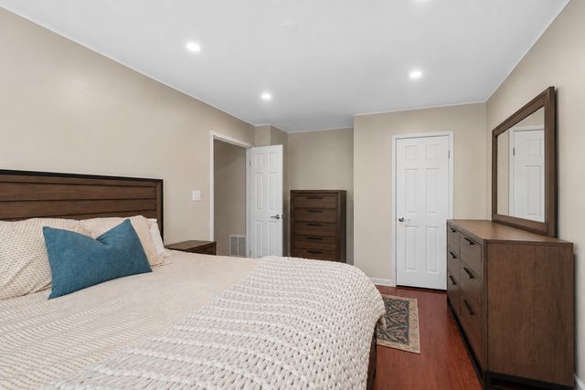 8314 Portsmouth Drive 30, Darien, IL 60561