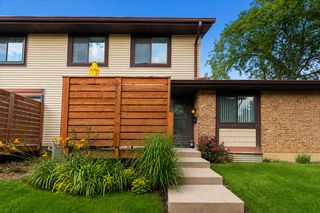 8314 Portsmouth Drive 30, Darien, IL 60561