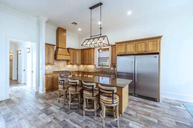 111 Gentle Oak Boulevard, Houma, LA 70395