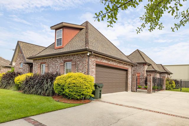 111 Gentle Oak Boulevard, Houma, LA 70395