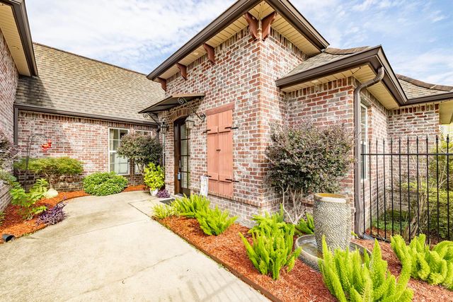 111 Gentle Oak Boulevard, Houma, LA 70395