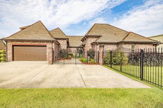 111 Gentle Oak Boulevard, Houma, LA 70395