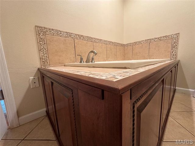 407 Ahr Strom Drive, Owensville, MO 65066