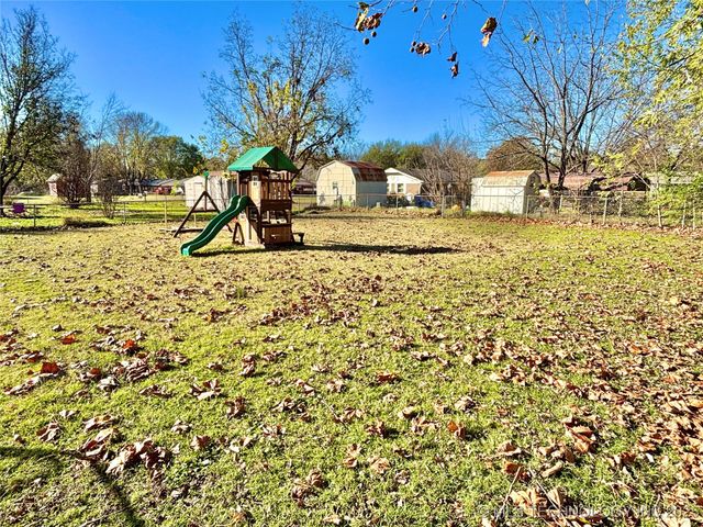 1103 NW 9th Street, Stigler, OK 74462