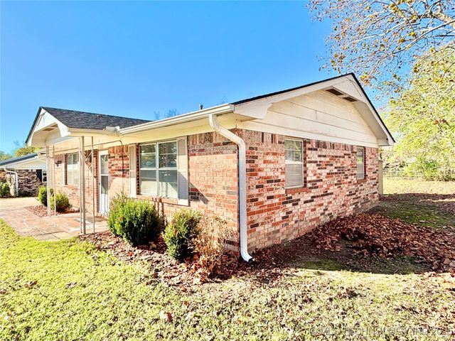 1103 NW 9th Street, Stigler, OK 74462