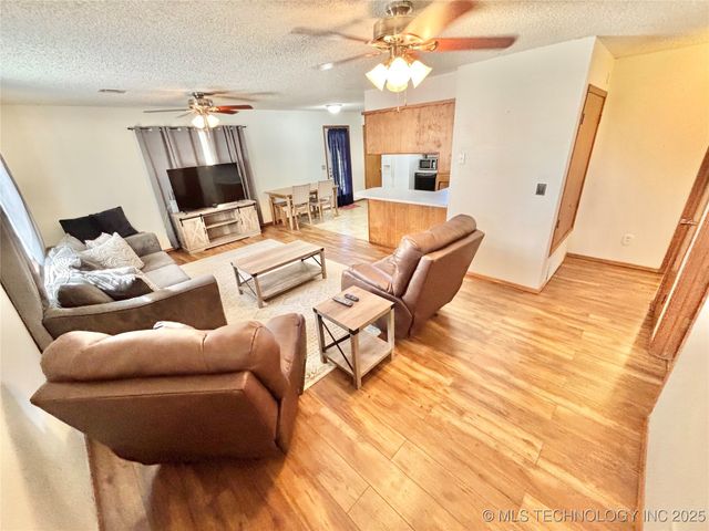 1103 NW 9th Street, Stigler, OK 74462