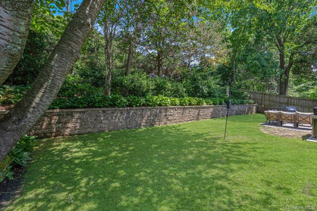 28 Harriet Lane, Huntington, NY 11743
