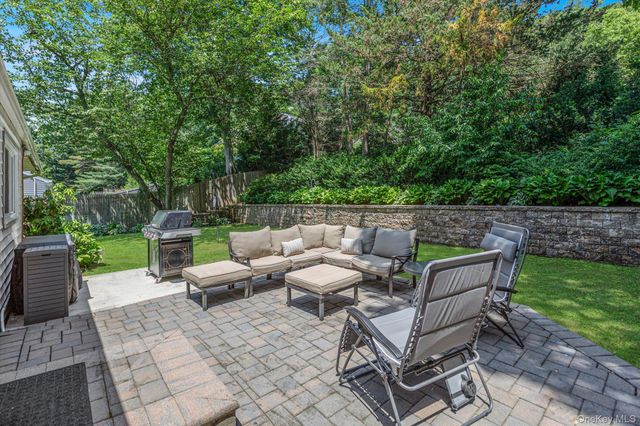 28 Harriet Lane, Huntington, NY 11743