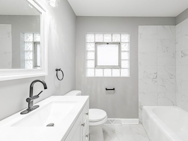 8139 S Exchange Avenue, Chicago, IL 60617