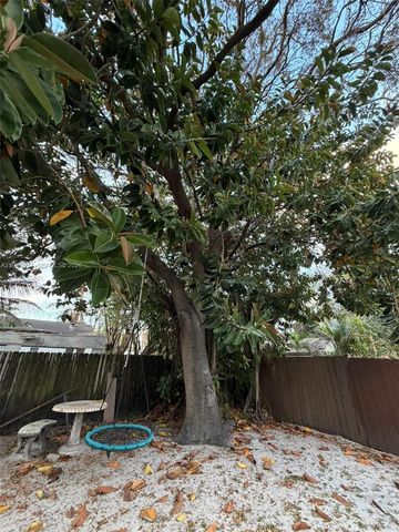 1249 NW 42nd St, Miami, FL 33142