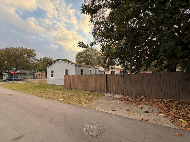 1249 NW 42nd St, Miami, FL 33142