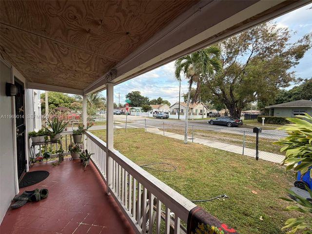 1249 NW 42nd St, Miami, FL 33142