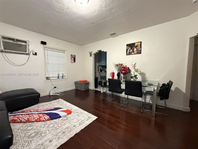 1249 NW 42nd St, Miami, FL 33142