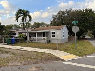 1249 NW 42nd St, Miami, FL 33142