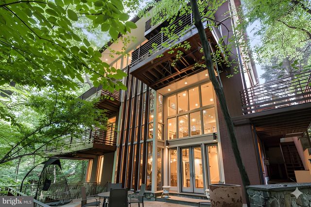 2807 CHESTERFIELD PL NW, Washington, DC 20008