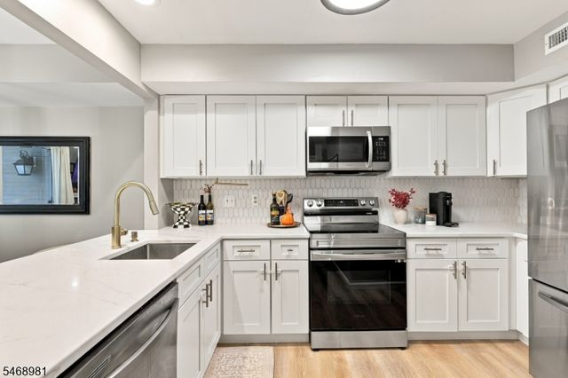 27 Crestmont Rd, Bedminster Twp., NJ 07921