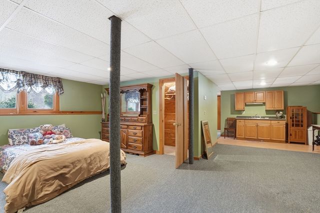 305 Shag Bark Road, Taunton, MA 02780