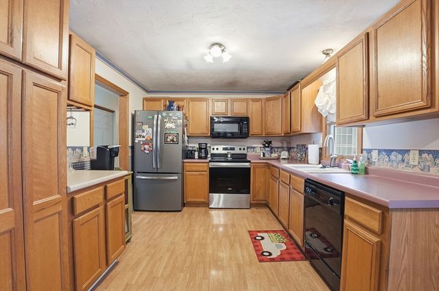 305 Shag Bark Road, Taunton, MA 02780