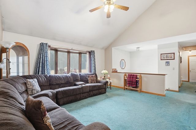 305 Shag Bark Road, Taunton, MA 02780