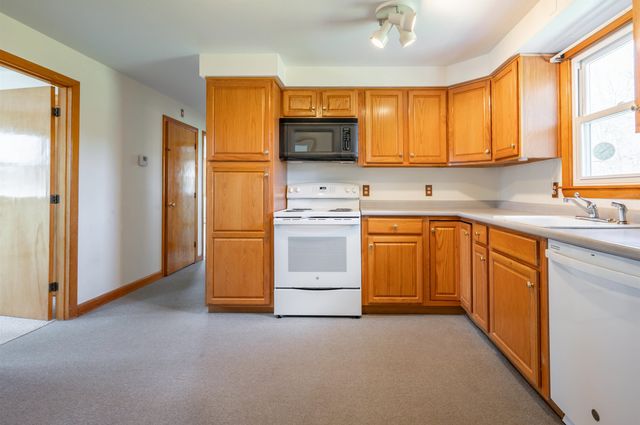 9 Juniper Lane, Nashua, NH 03063