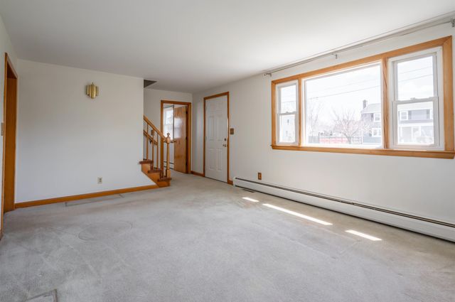 9 Juniper Lane, Nashua, NH 03063