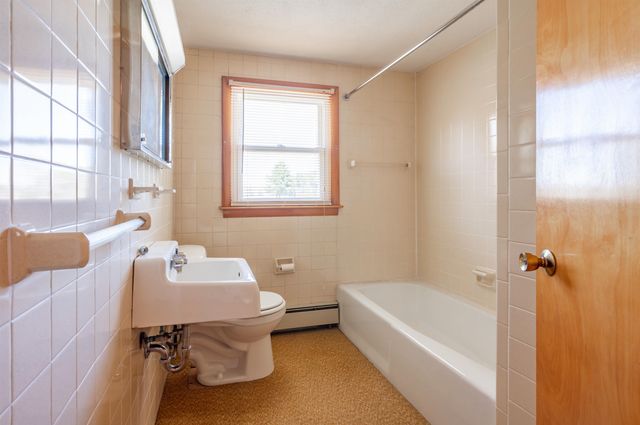 9 Juniper Lane, Nashua, NH 03063