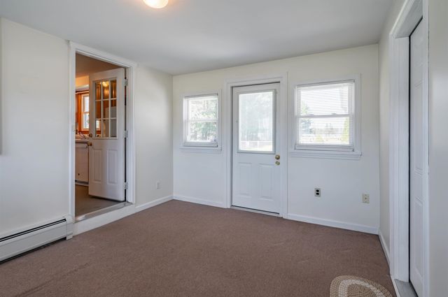 9 Juniper Lane, Nashua, NH 03063