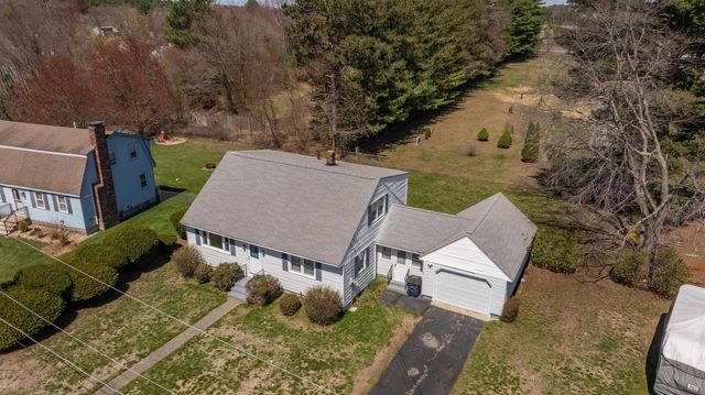 9 Juniper Lane, Nashua, NH 03063