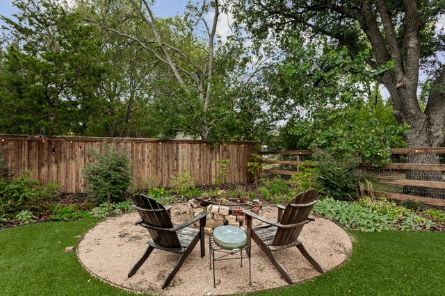 113 Red Oak Lane, Flower Mound, TX 75028