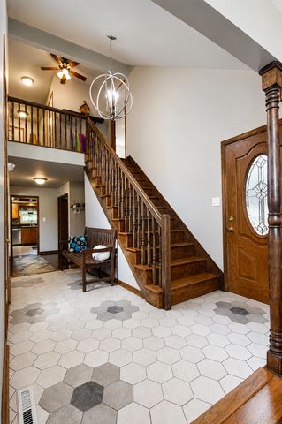 136 Sorrento Drive, Schererville, IN 46375