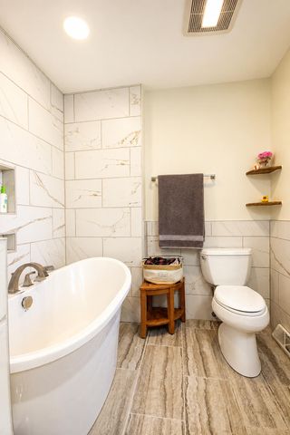 136 Sorrento Drive, Schererville, IN 46375