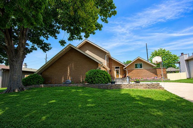 136 Sorrento Drive, Schererville, IN 46375
