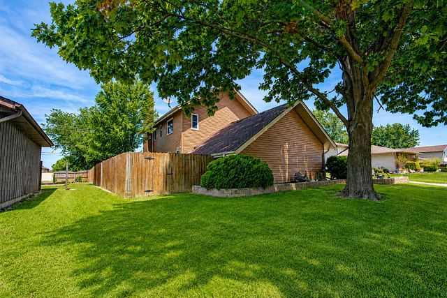 136 Sorrento Drive, Schererville, IN 46375