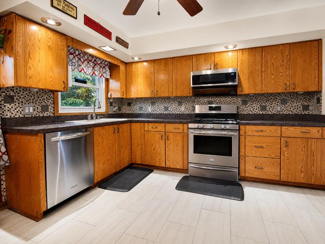 136 Sorrento Drive, Schererville, IN 46375
