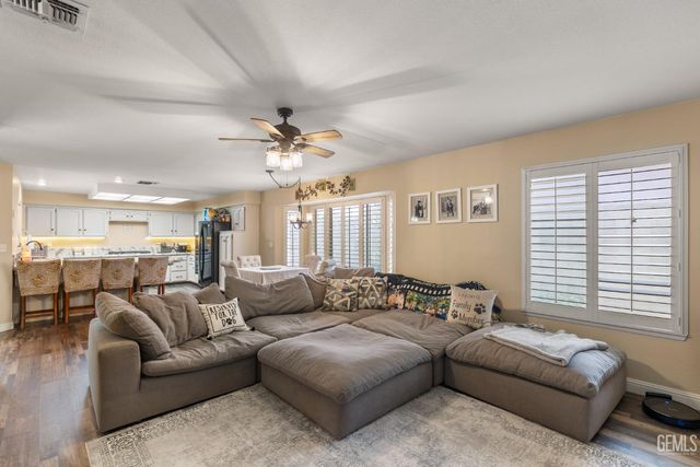 13801 Las Entradas, Bakersfield, CA 93314