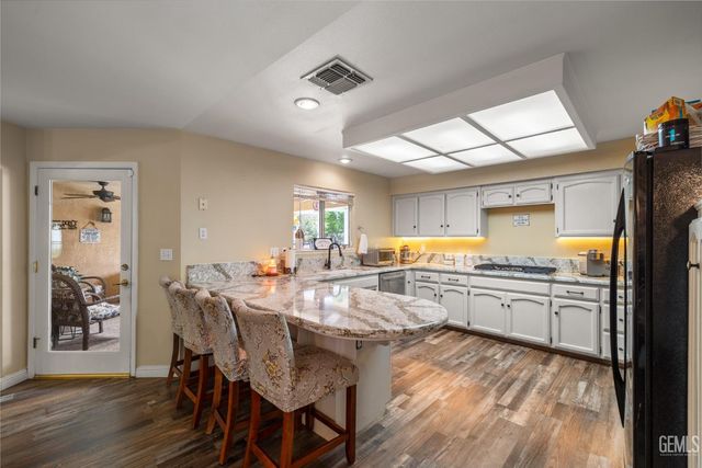 13801 Las Entradas, Bakersfield, CA 93314