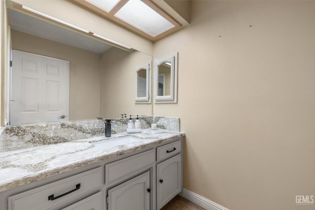 13801 Las Entradas, Bakersfield, CA 93314