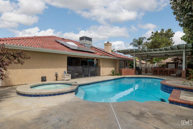 13801 Las Entradas, Bakersfield, CA 93314