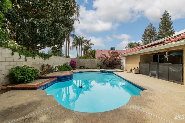 13801 Las Entradas, Bakersfield, CA 93314