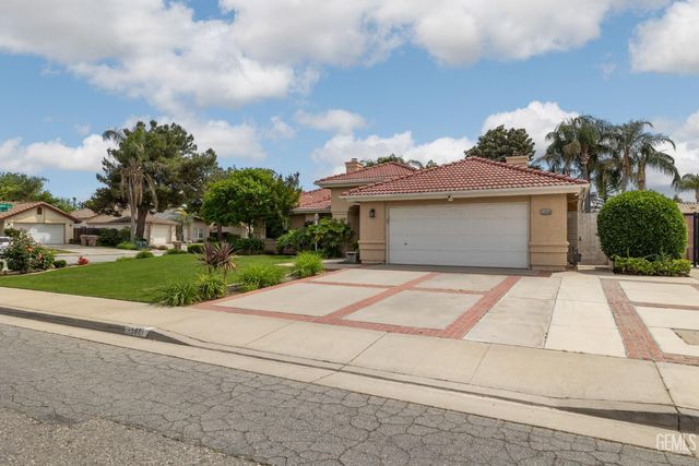 13801 Las Entradas, Bakersfield, CA 93314