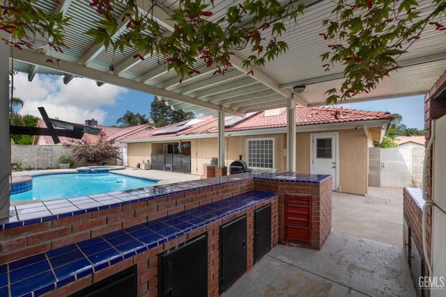 13801 Las Entradas, Bakersfield, CA 93314