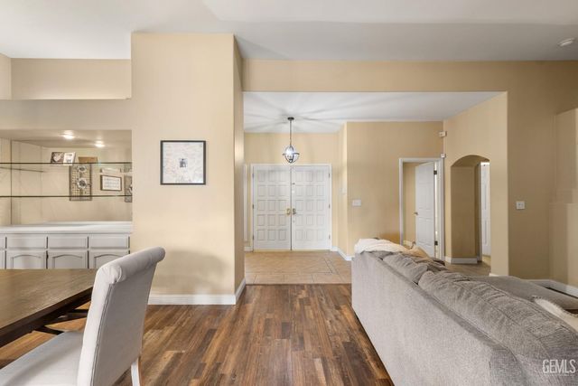 13801 Las Entradas, Bakersfield, CA 93314