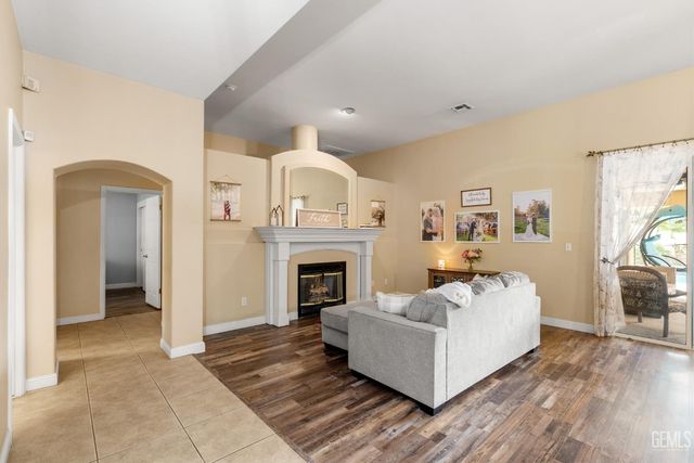 13801 Las Entradas, Bakersfield, CA 93314