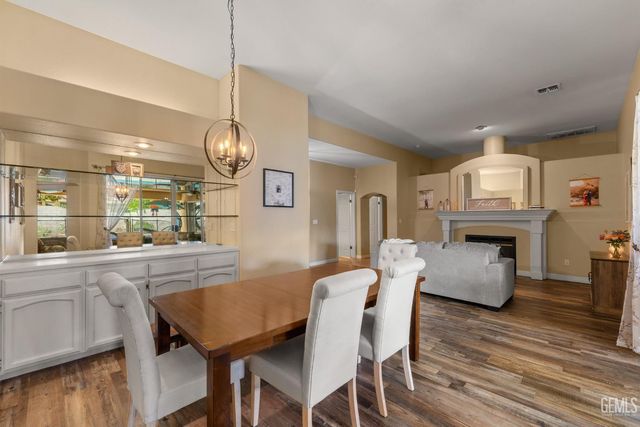 13801 Las Entradas, Bakersfield, CA 93314