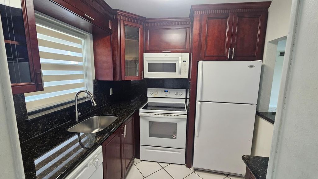 9911 Sandalfoot Boulevard 116, Boca Raton, FL 33428