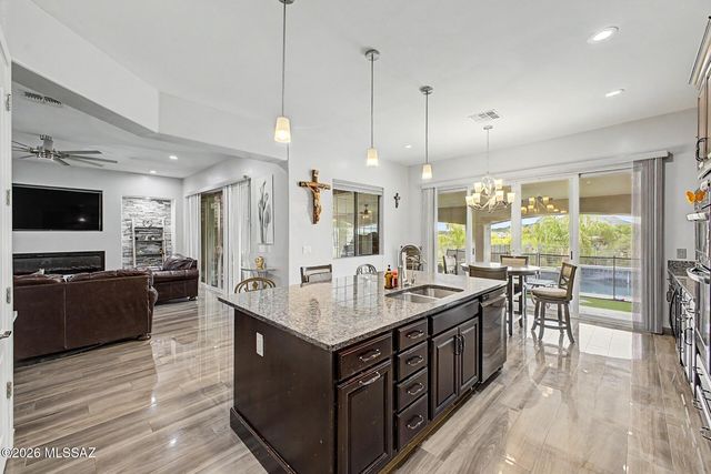 1504 N Plaza De Lirios, Tucson, AZ 85745