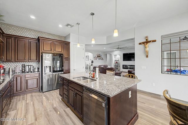 1504 N Plaza De Lirios, Tucson, AZ 85745