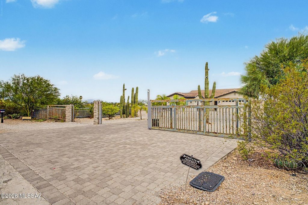1504 N Plaza De Lirios, Tucson, AZ 85745